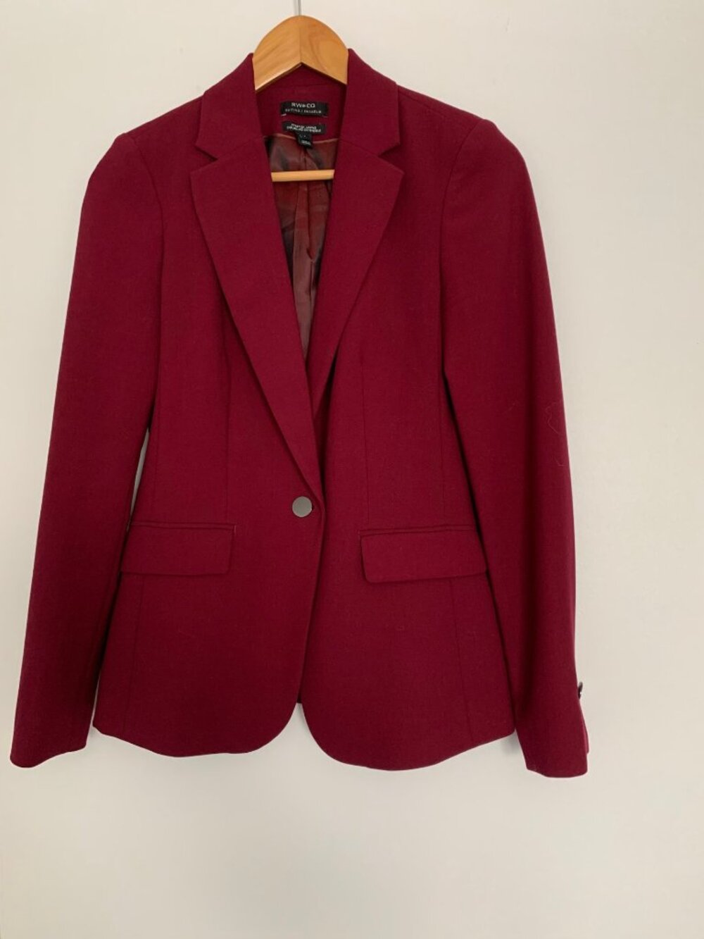 RW&CO. Burgundy Fitted Tailored Suit Blazer – Size: 2 (US/CAN)